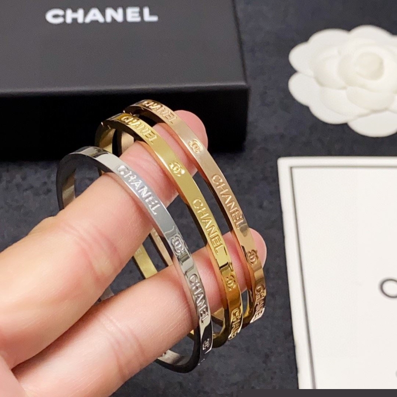 Ba*len*cia*ga bracelets